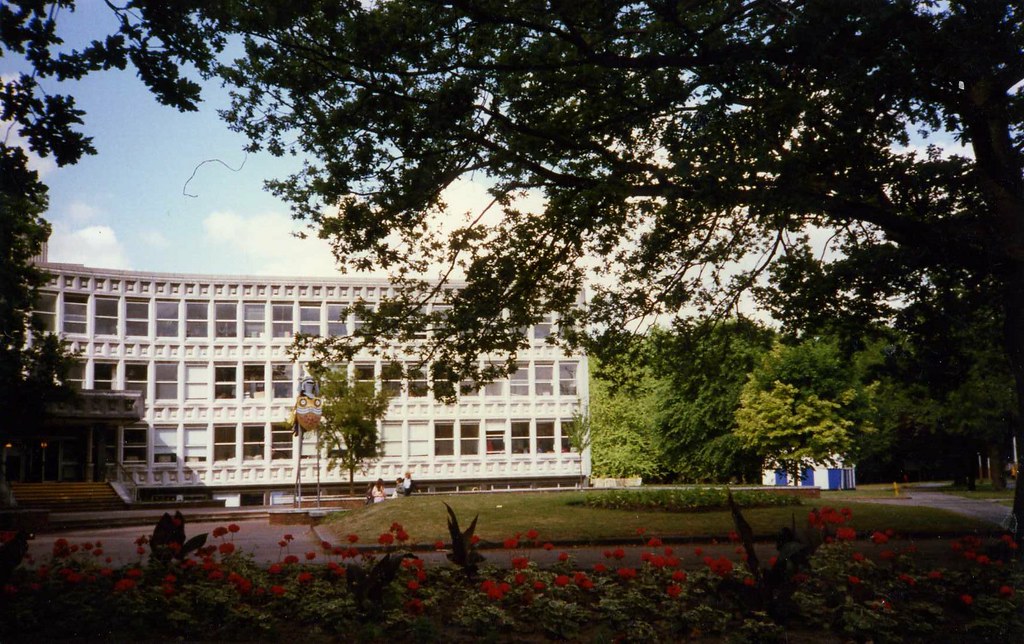 Elmbridge Town Hall, Walton on Thames. Demolished Elmbridg… Flickr