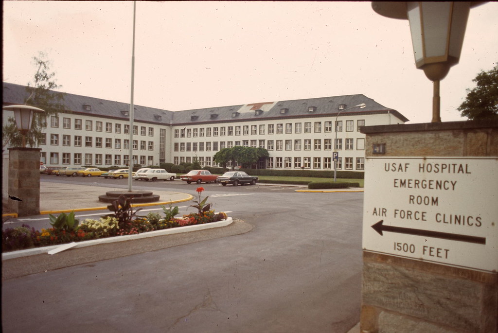 Wiesbaden AF Hospital. Main gate with an unmanned guard ho… Flickr