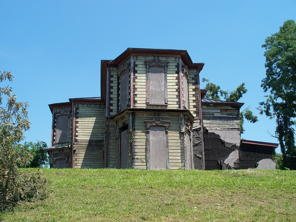 OH Wellston House Boarded up house in Wellston, Ohio. Th… Flickr
