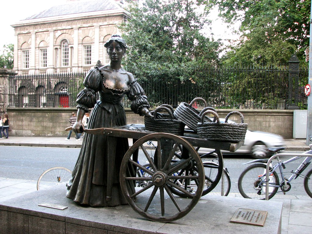 Molly Malone statue, Dublin Sculpted by Jeanne Rynhart, Mo… Flickr