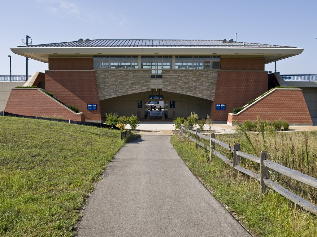 Pingree Road Metra Station This is a very difficult statio… Flickr