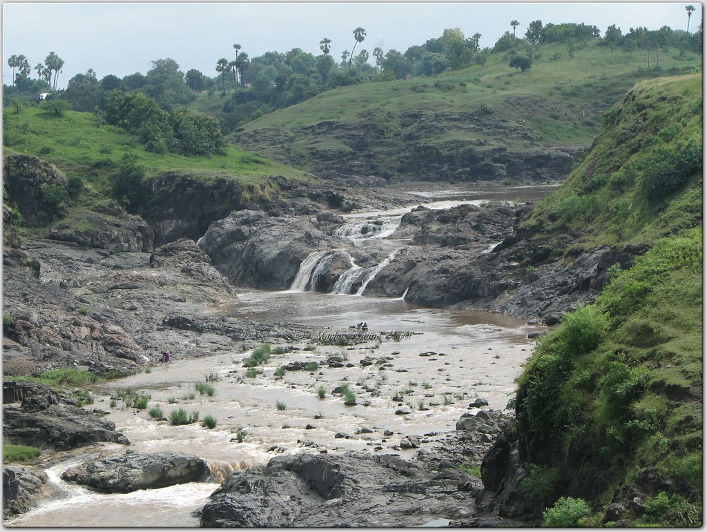 Narmada river basin very near to the Narmada dam... Ryan Fernandéz