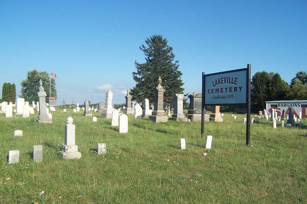 Lakeville Cemetery I think it's actually north of Lakevill… Flickr