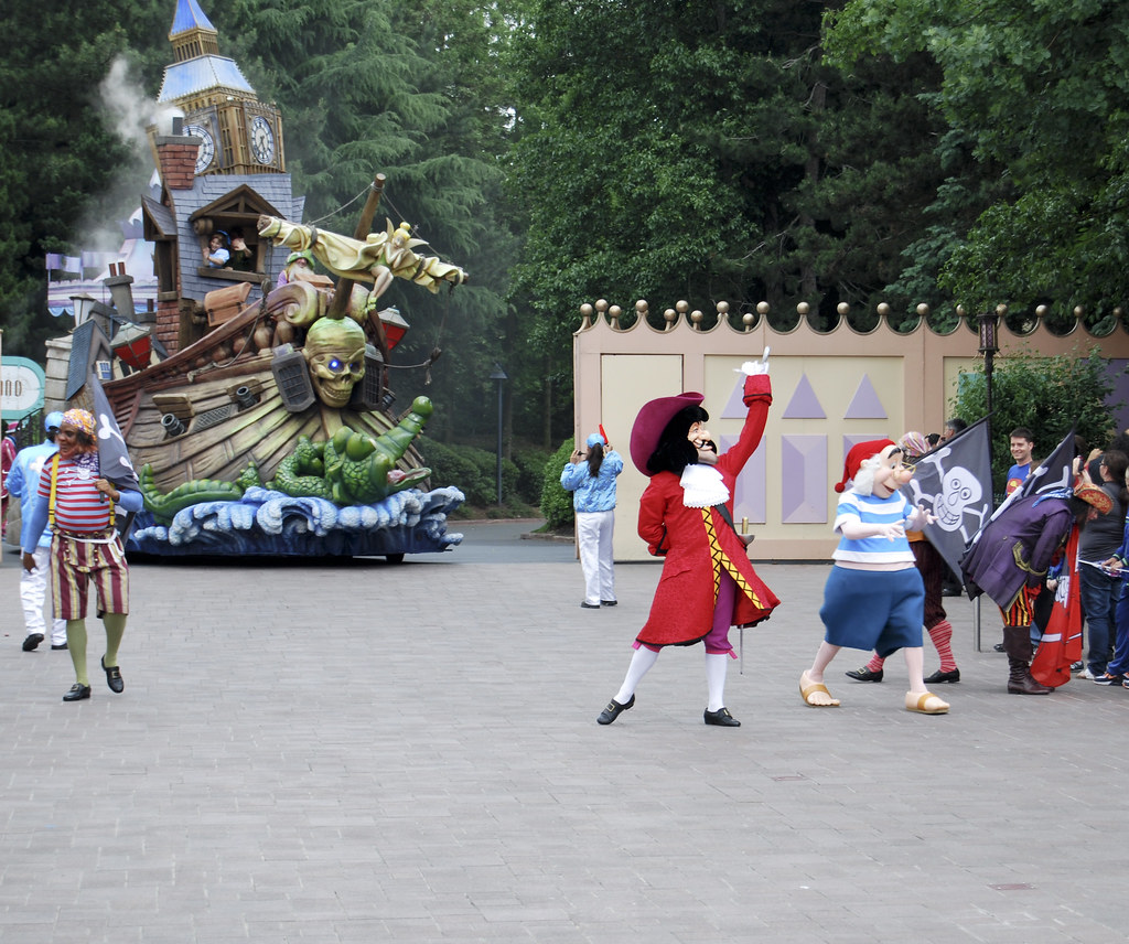 Captain Hook & Mr Smee Disneyland Pariis Parade Flickr