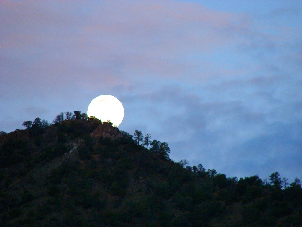 Moonset Morning New Mexico Skete Early morning moonset ove… Flickr