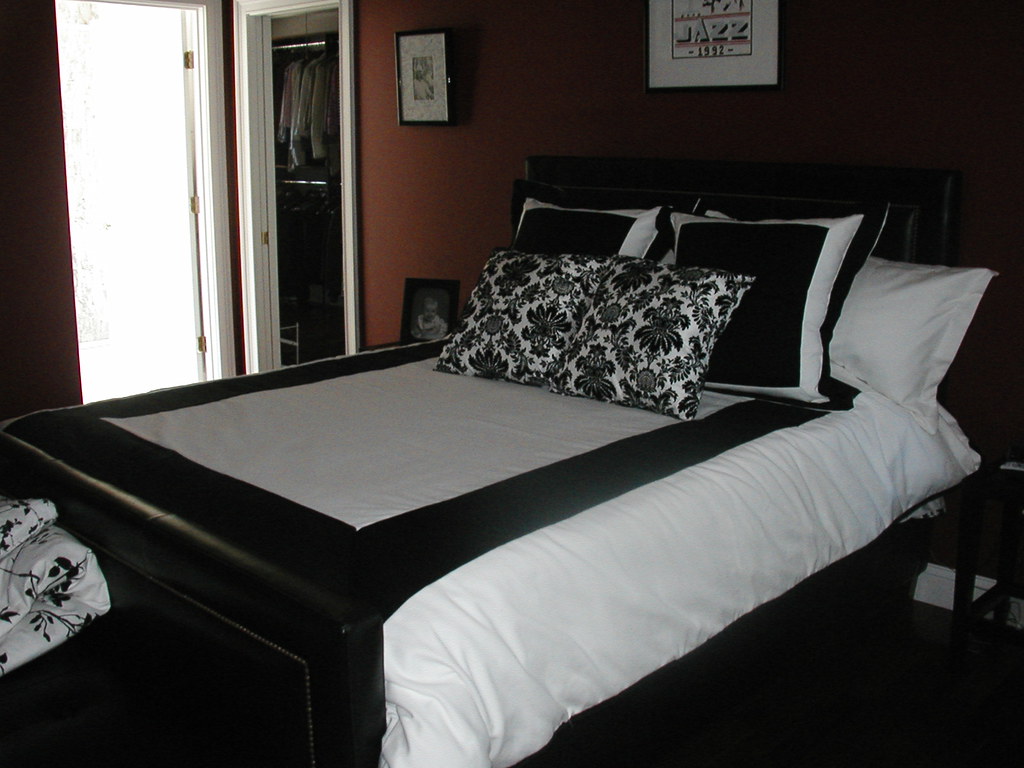Black White Duvet with Pillows Linda Flickr