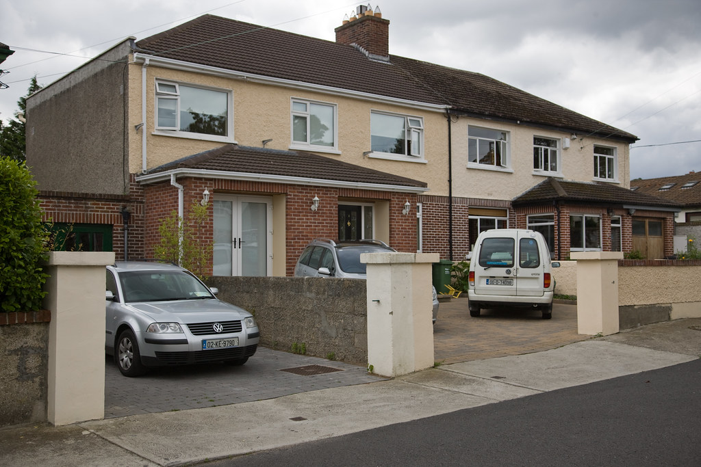 WOODLANDS AVENUE AND DRIVE