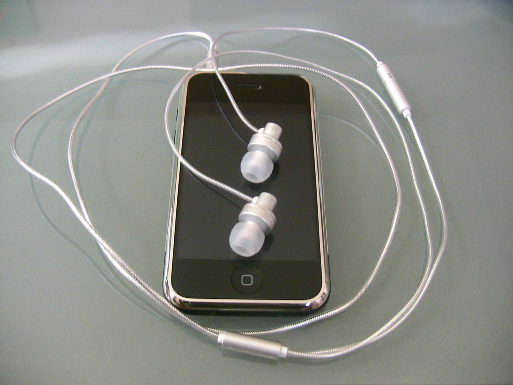 Skullcandy FMJ iPhone headphones Robert Nelson Flickr
