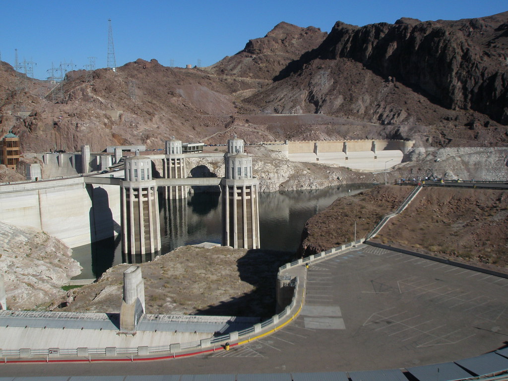 I wonder why the water level of Lake Mead is now at its lo… Flickr