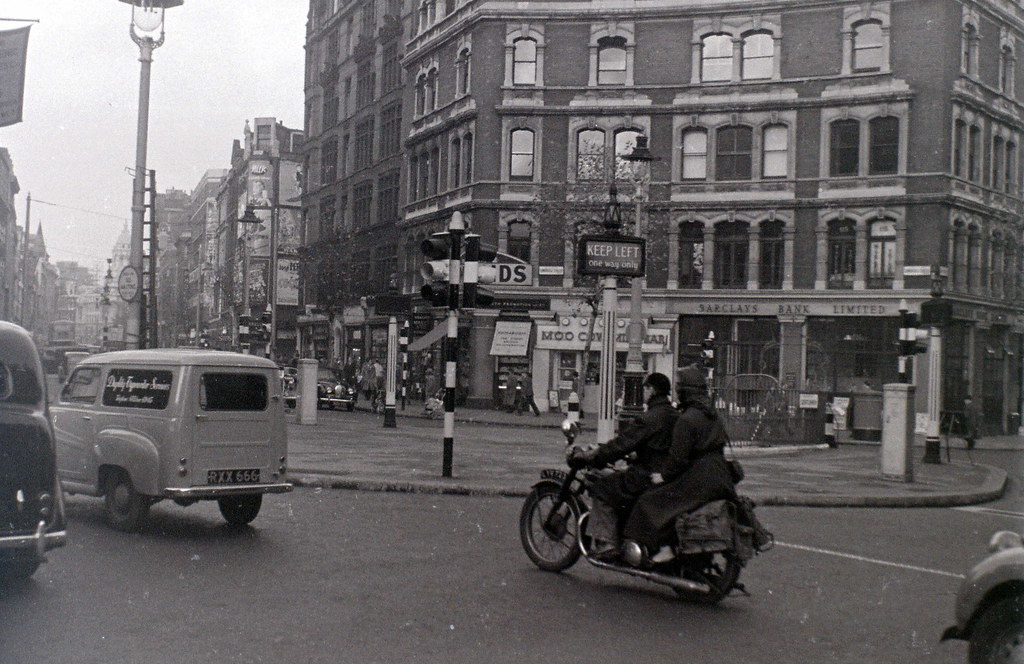 Charing Cross Road at Cambridge Circus, London, 5 November… Flickr
