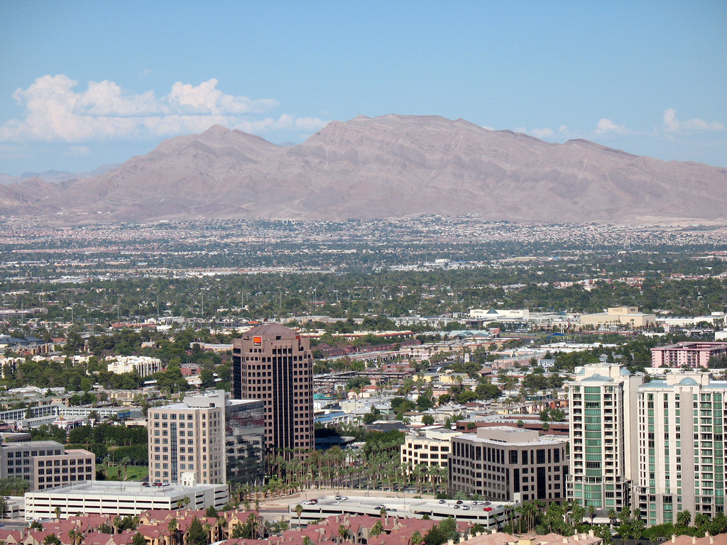 Surrounding mountains of Las Vegas Aerial views of Las Veg… Flickr