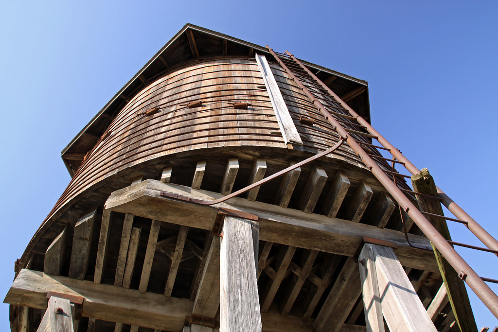 old wooden water tower Historic wood water tower in Beaumo… Flickr
