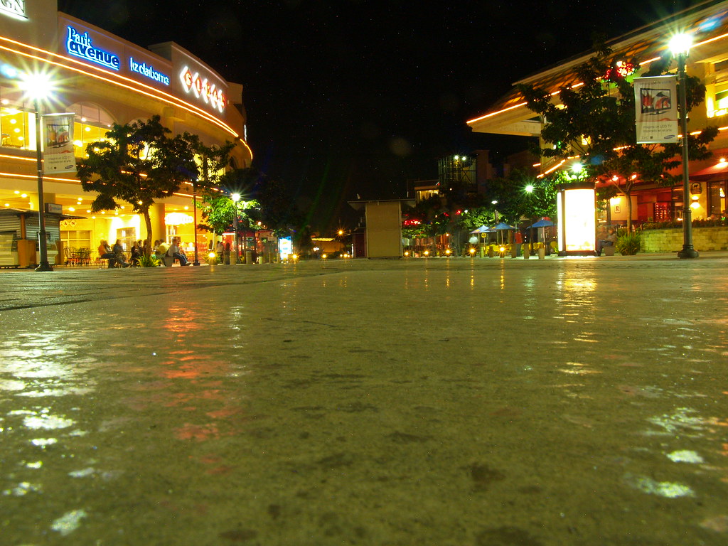 Where rich people shop a mall in El Salvador which was eer… Flickr