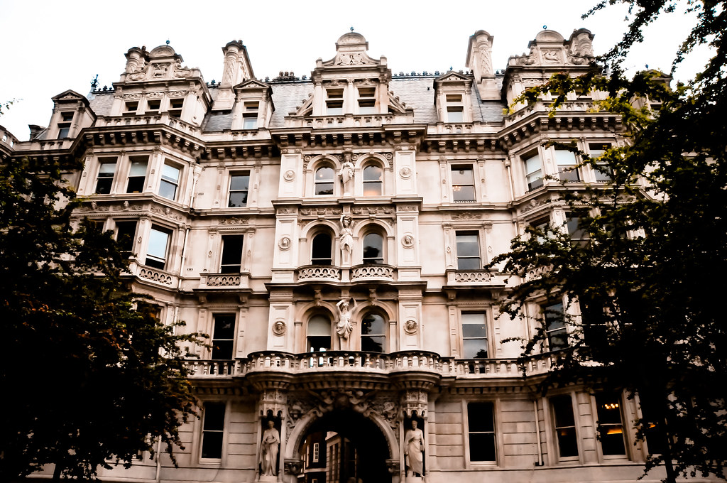 London Apartment building along the Victoria Embankment … Flickr