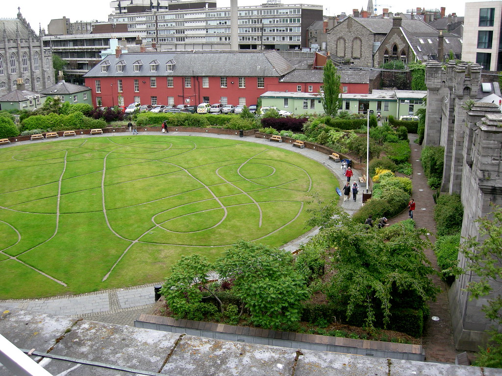 Dublin Castle Gardens From the rooftop garden of the Beatt… Flickr
