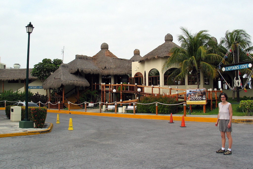 Captain's Cove Restaurant, Cancun ThinkDyfferent Flickr