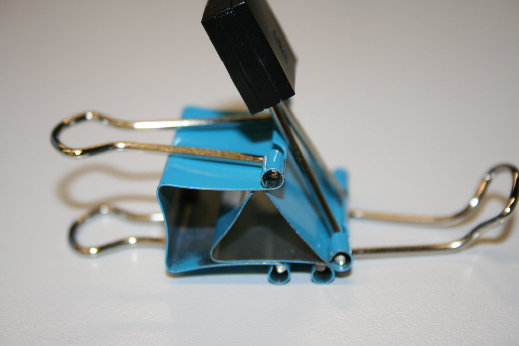 iPhone Binder Clip Stand 2.0 Visit my blog for the full in… Flickr
