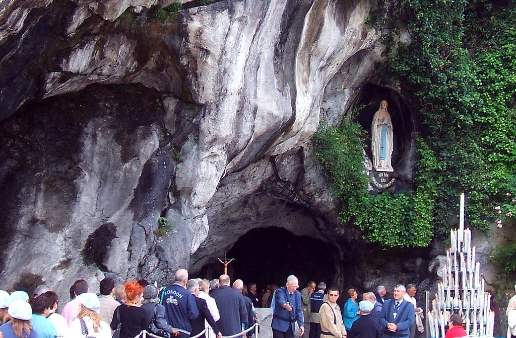 Mass at Lourdes Grotto France Mass at the Grotto in Lour… Flickr