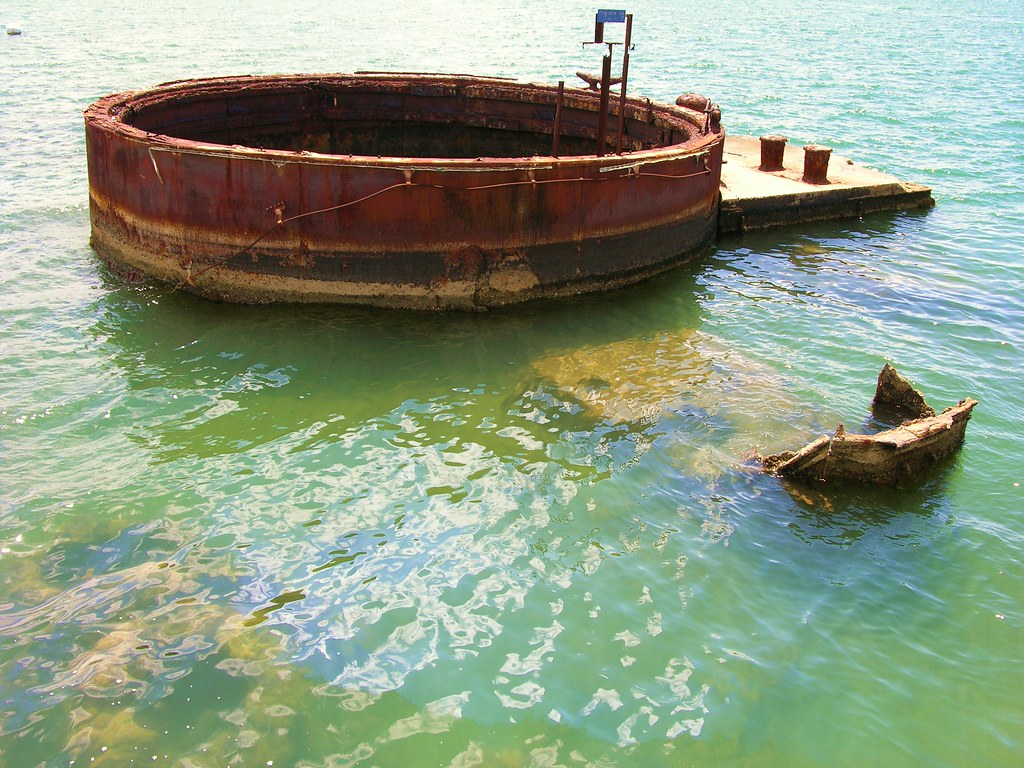 USS Arizona-still leaking oil | Leigh Langman | Flickr