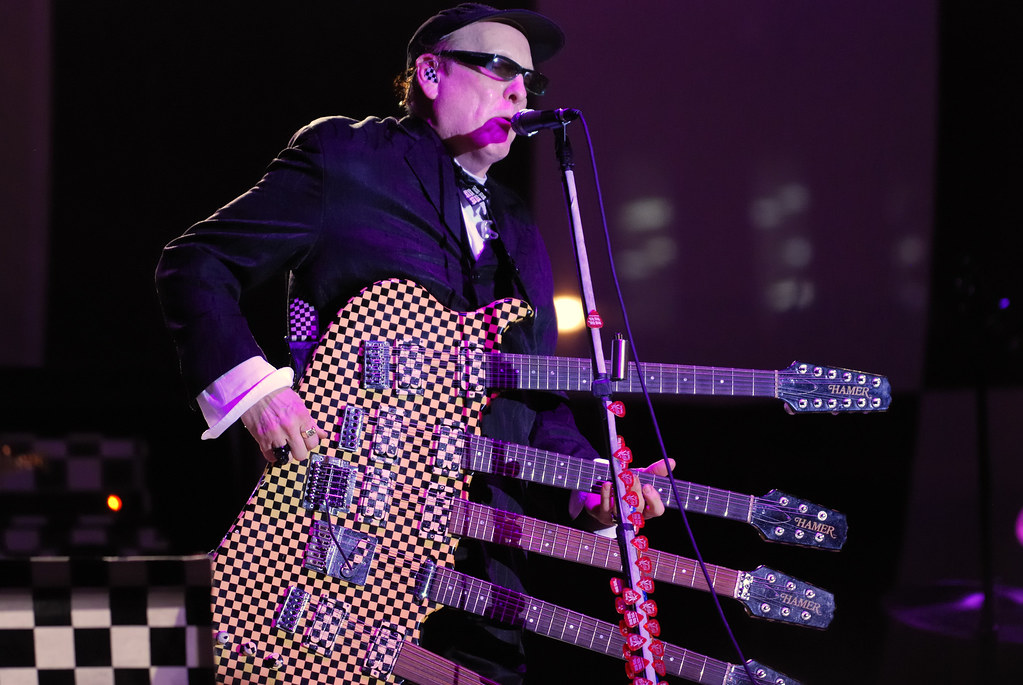 Cheap Trick 5 neck Hamer guitar Rick Nielsen with his fa… Flickr