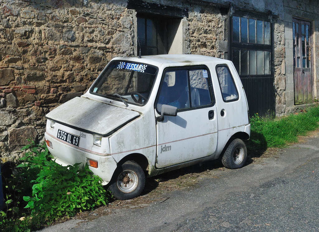 JDM (France) Voiture sans permis, Montromant. Gilles Péris y
