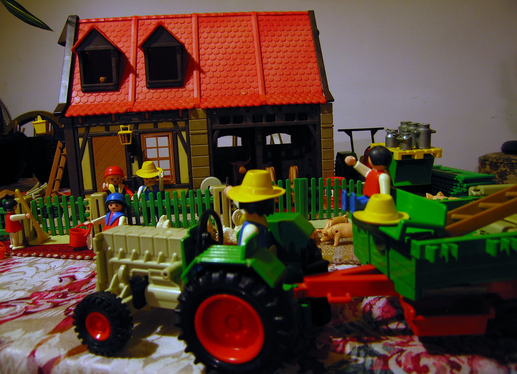 Old Playmobil farm set 4 photopuppet Flickr