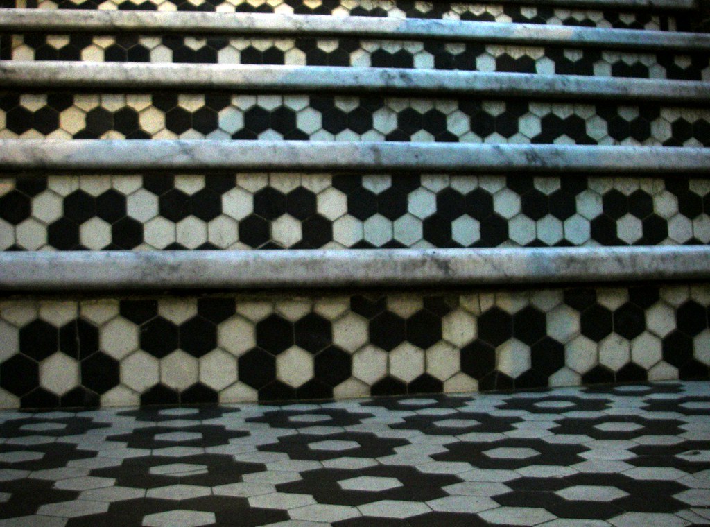Hexagonal Tiles Black and white ceramic tiling in Hove, Ea… Flickr