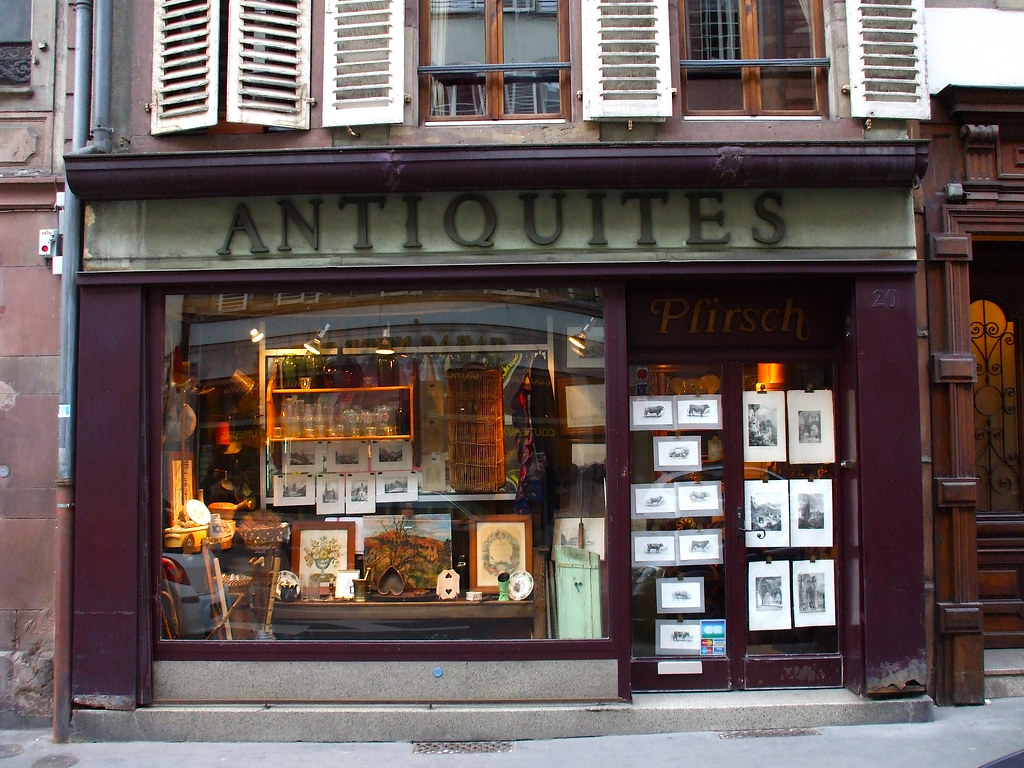 Strasbourg, façade ancienne du magasin d’antiquités Pfirsc… Flickr