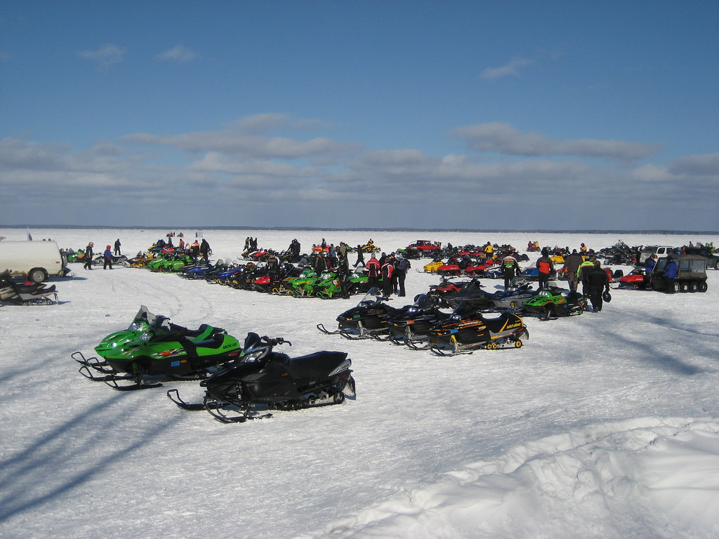 Tip Up Town Houghton Lake MI_20090124_27 Snowmobile parkin… Flickr