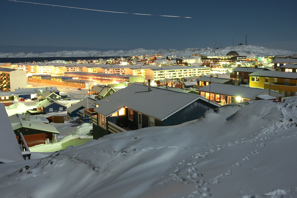 Nuuk City winter evening An Air Greenland DASH7 enters th… Flickr