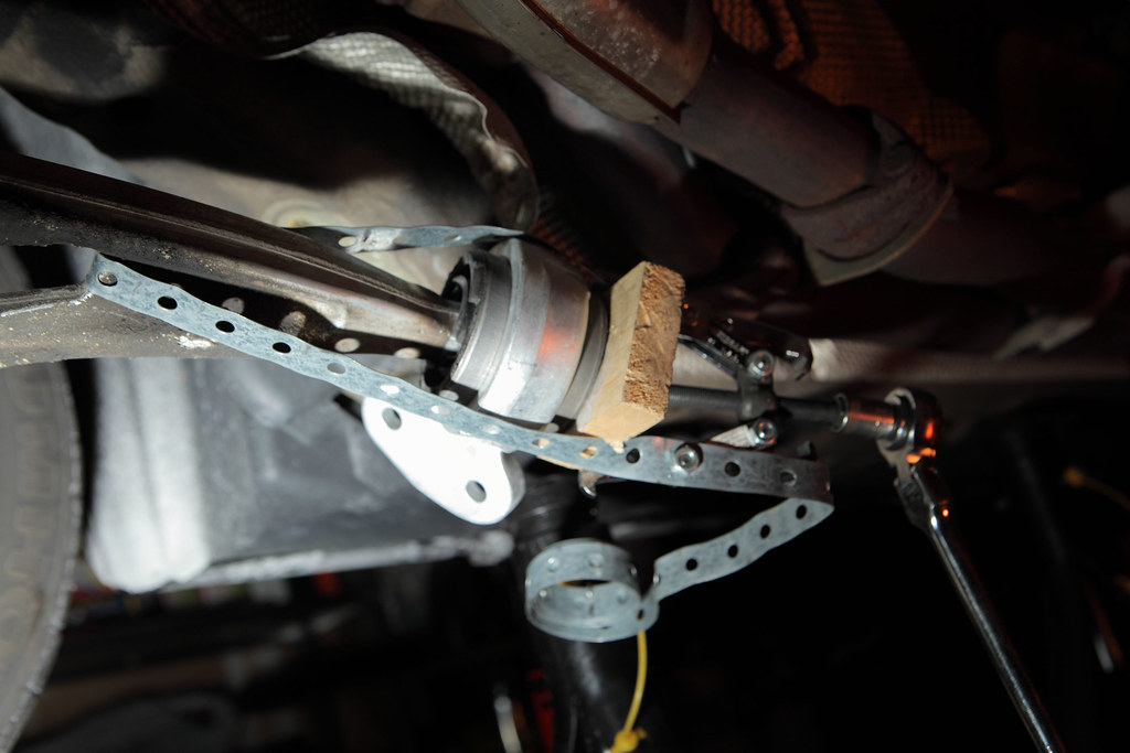 E46 Lower Control Arm Bushing Replacement E46 (2002 BMW 33… Flickr