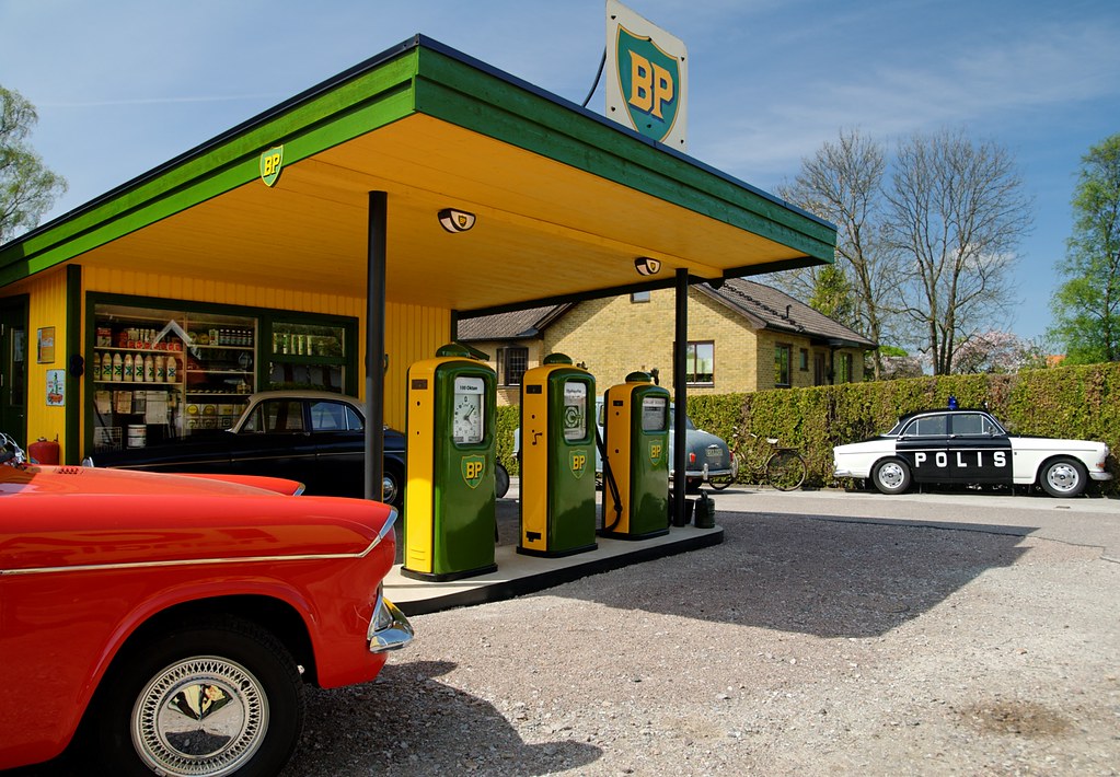 BP Fifties Style The small gas station in Harlösa in south… Flickr