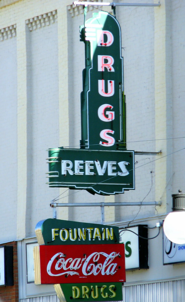 Reeve's Drugs Pulaski, TN The drug store, along with it'… Flickr