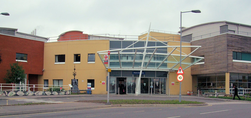 Main Entrance to West Middlesex Hospital, Isleworth, Londo… | Flickr
