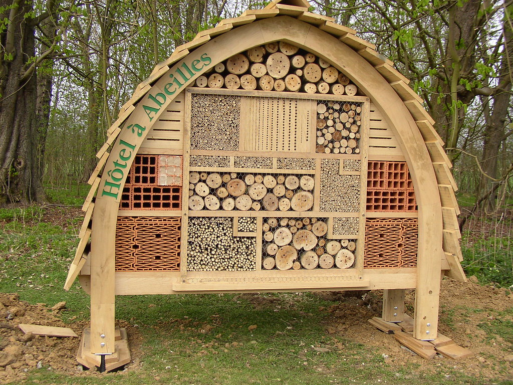 Hotel à abeilles solitaires Bees motel Il existerait