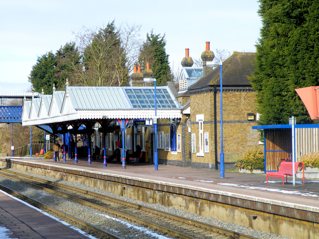 Stoke Mandeville Station The up side buildings at Stoke Ma… Flickr
