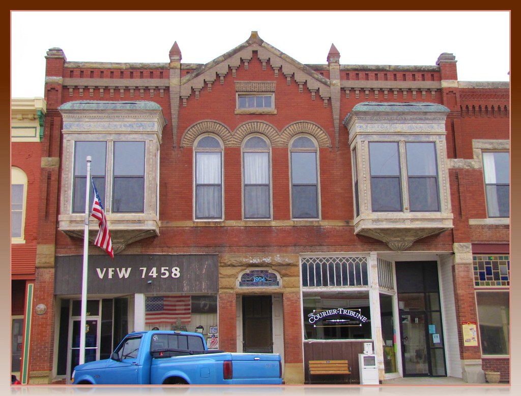 A fine small town facade Seneca, Kansas.This commercial bu… Flickr
