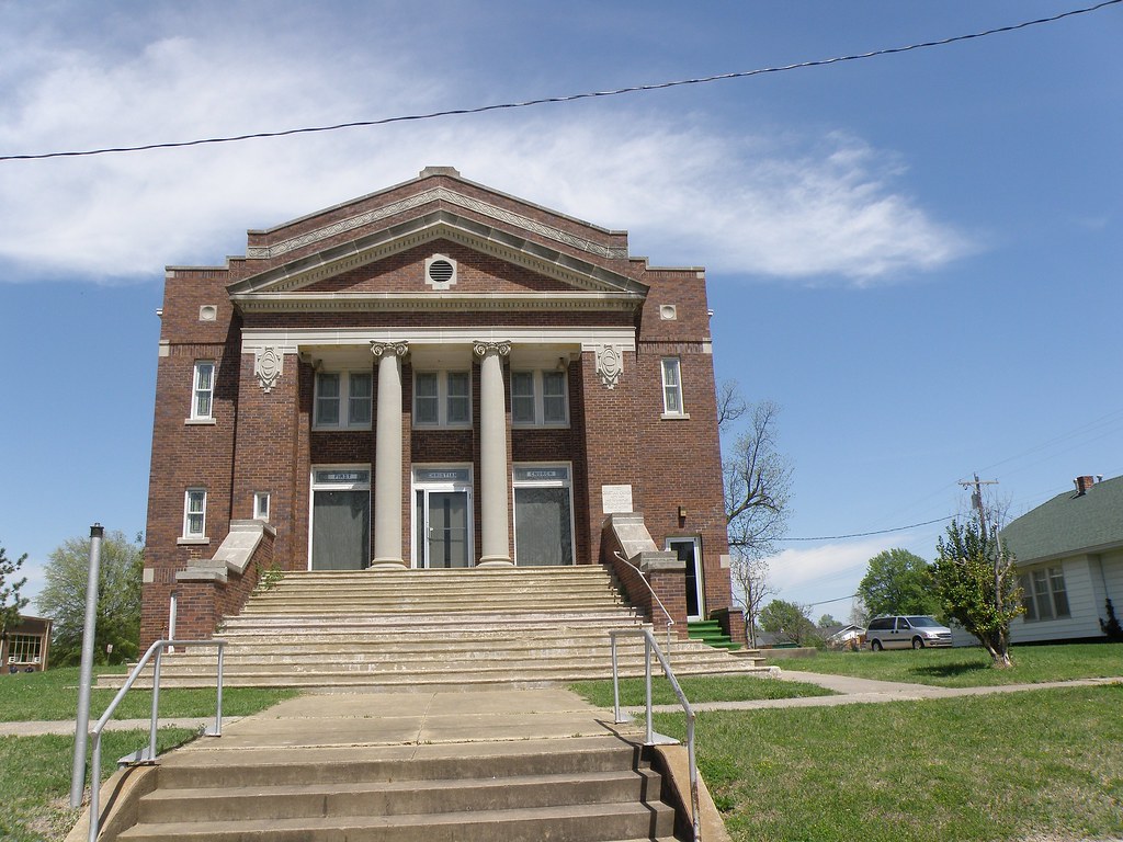 First Christian Church, Holdenville, OK April 23, 2009. Sandy Feutz