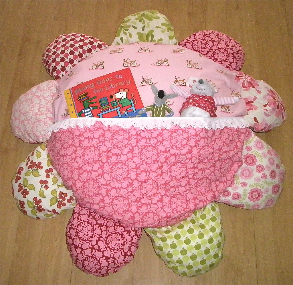 Big Nap Pillow for Stephanie This is a big TV pillow for o… Flickr