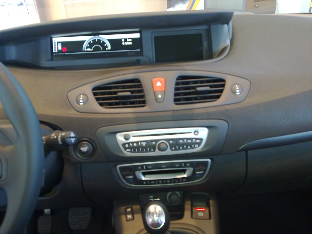 Dashboard nieuwe Renault Scenic III uploaded by ShoZu Robert