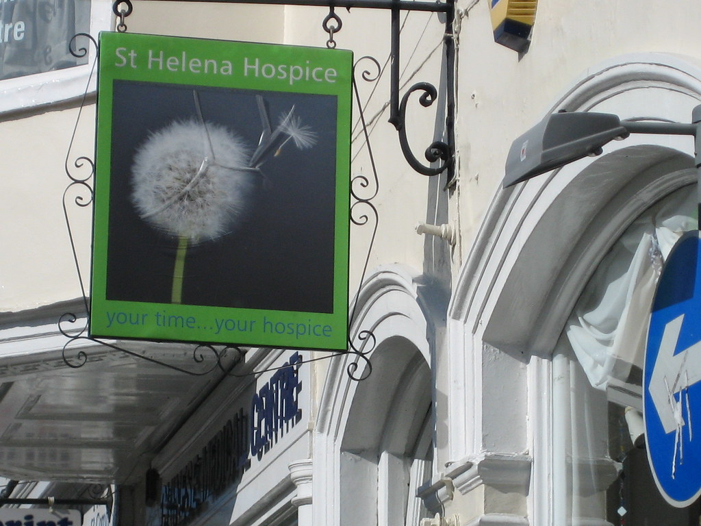St Helena Hospice shop sign St Helena Hospice shop, Head S… Flickr