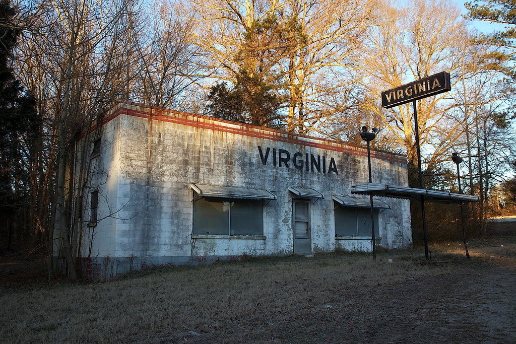 State Line Gas Station Virginia The old abandoned gas st… Flickr