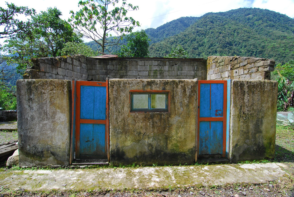 house with no roof Eric Chan Flickr