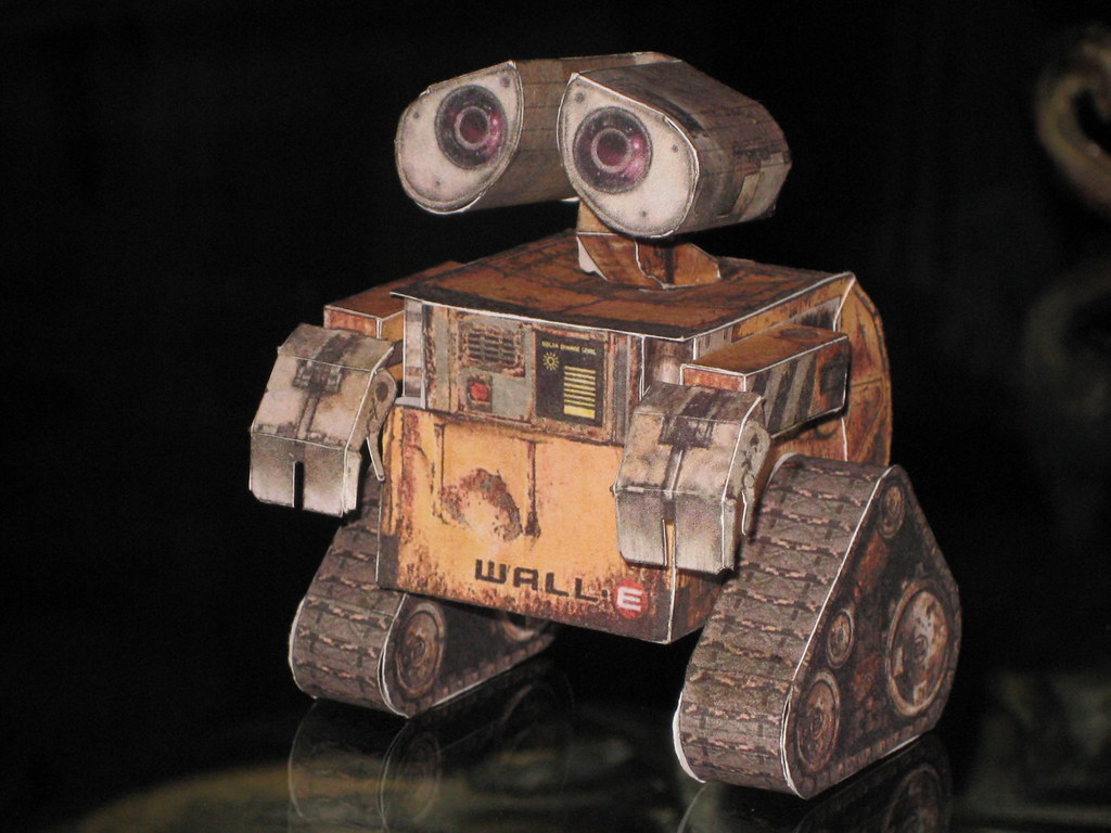 Walle papercraft This cute robot with a little glitch a … Flickr