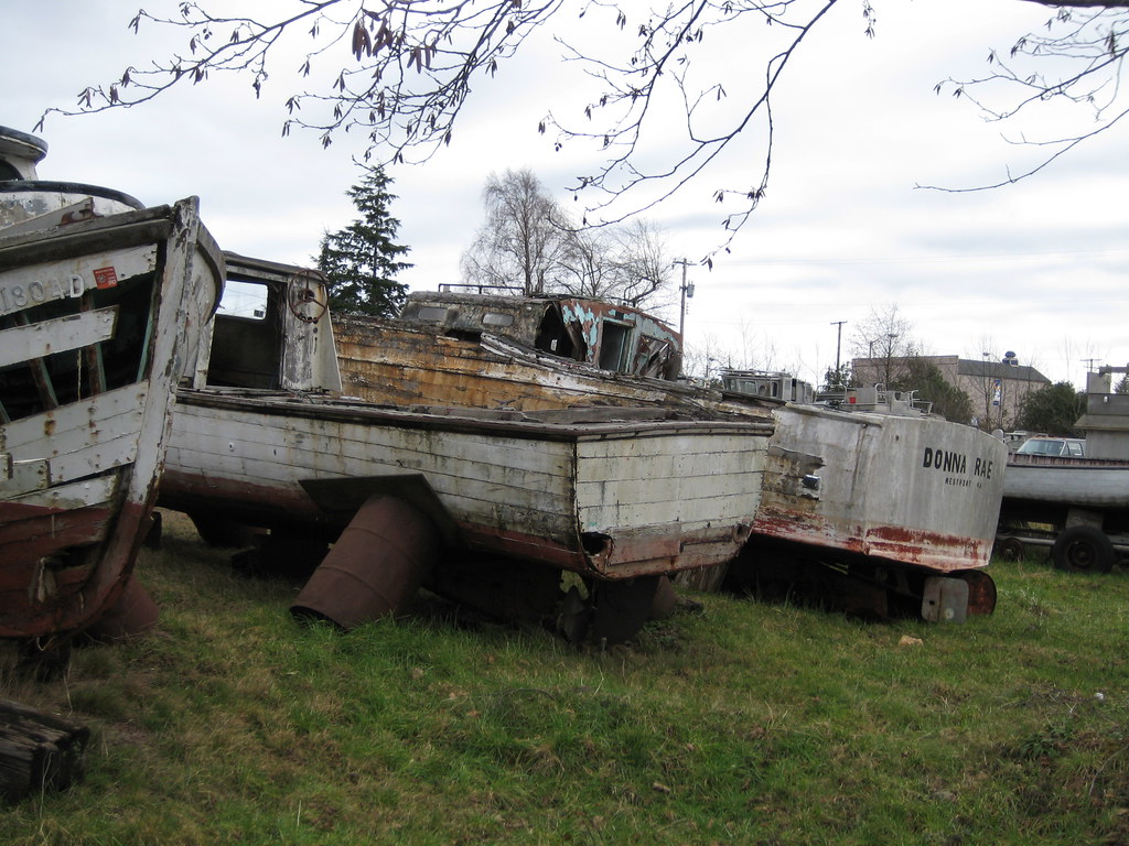 Boat Junkyard Dozens of boats that will never go in the wa… Flickr