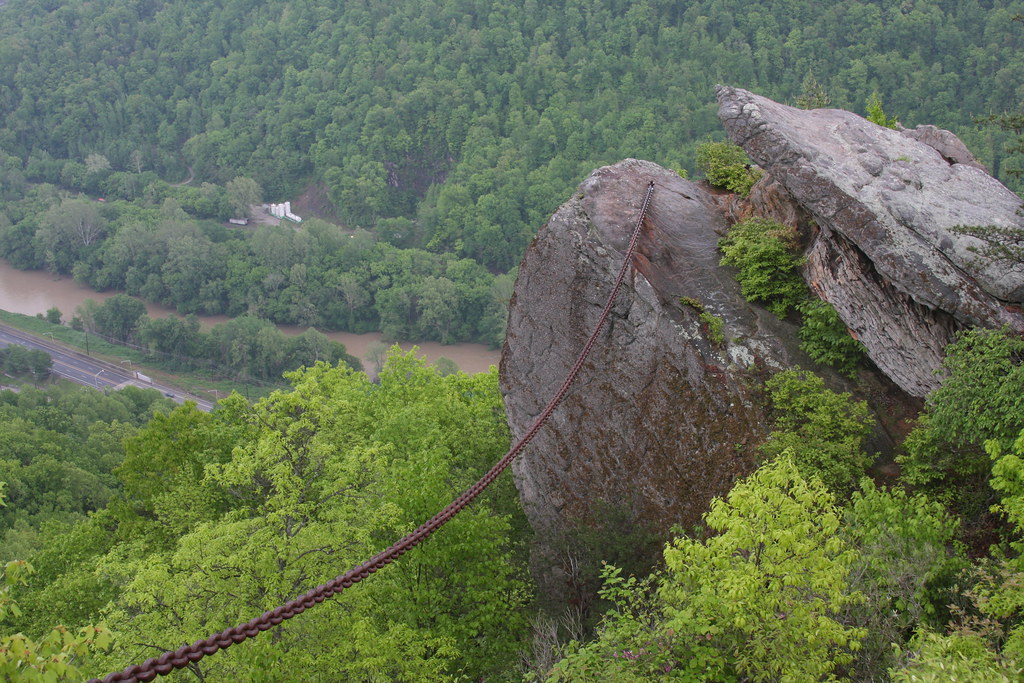 Chained Rock. Pineville, KY Segun esta cadena sostiene a l… Flickr