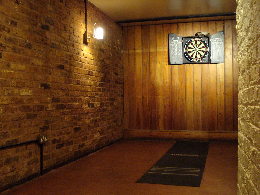 Darts area in the Wheatsheaf, Southwark Street, London SE1… Flickr