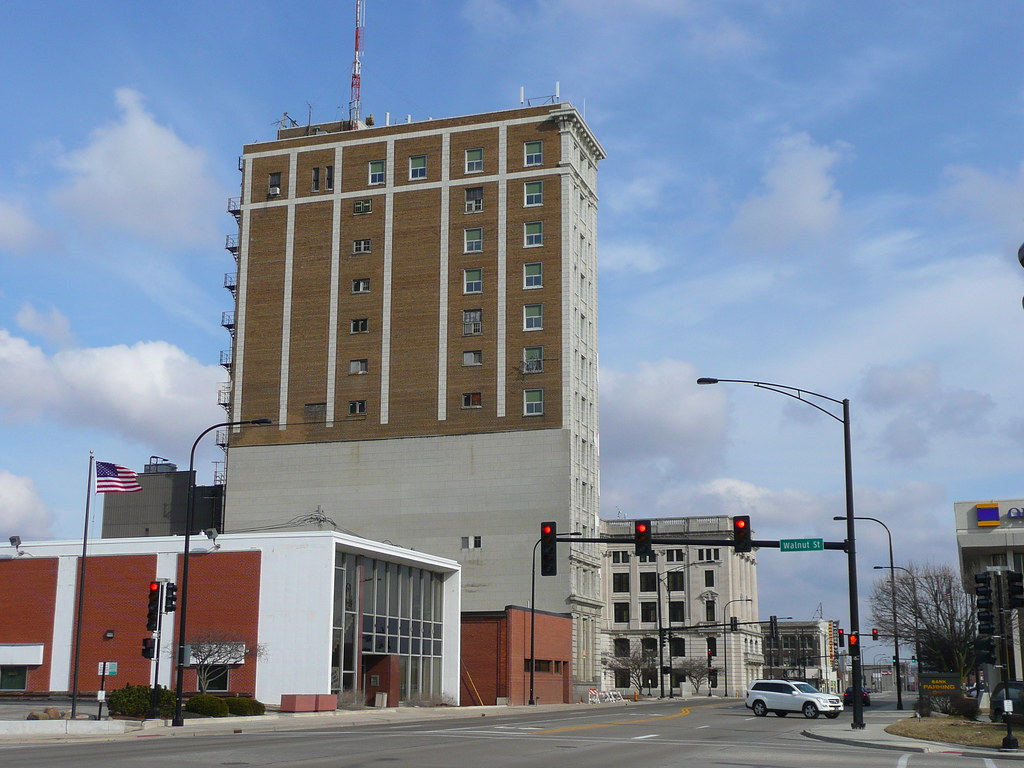 Danville, IL Downtown The tall building in the center has … Flickr