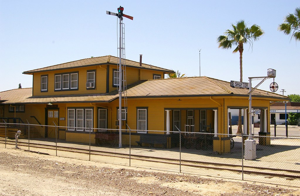 Shafter, CA train station Built in 1917 by Santa Fe. Now a… Flickr