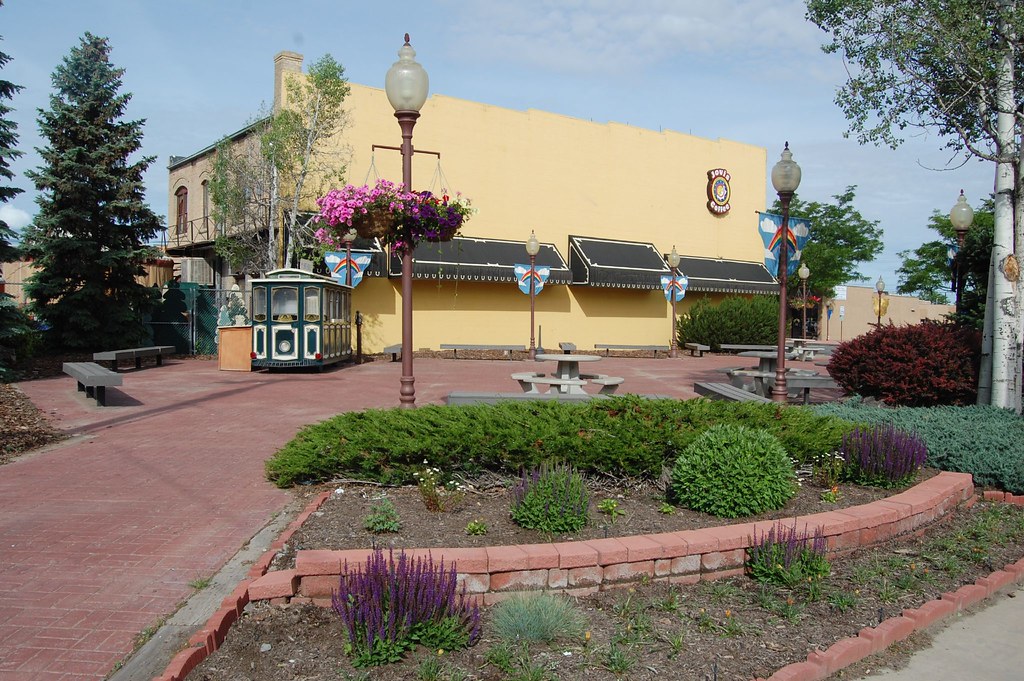 Montrose Plaza, downtown Montrose, CO nataliegoestojapan Flickr